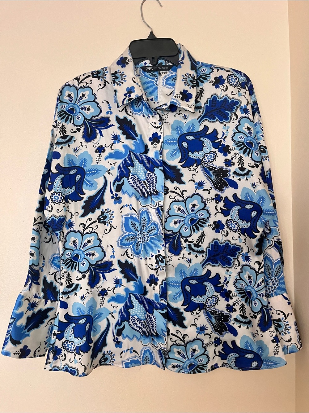 Zara Women’s Blue and White Floral Button-Down Shirt Satin finish Size L